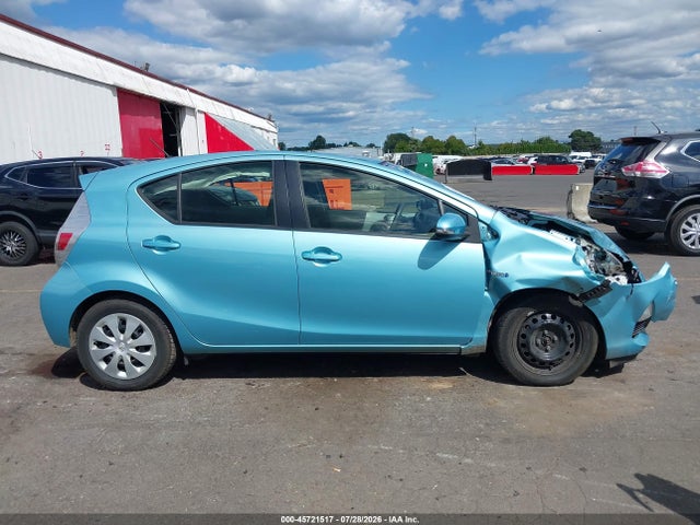 Toyota Prius C Three 2014 JTDKDTB37E1064463 Image 13