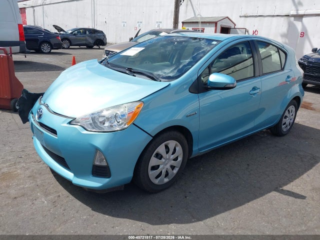 Toyota Prius C Three 2014 JTDKDTB37E1064463 Image 2