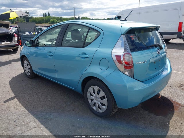Toyota Prius C Three 2014 JTDKDTB37E1064463 Image 3