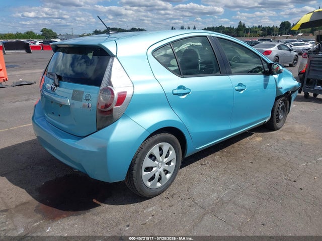 Toyota Prius C Three 2014 JTDKDTB37E1064463 Image 4