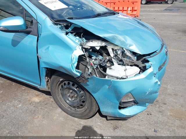 Toyota Prius C Three 2014 JTDKDTB37E1064463 Image 6