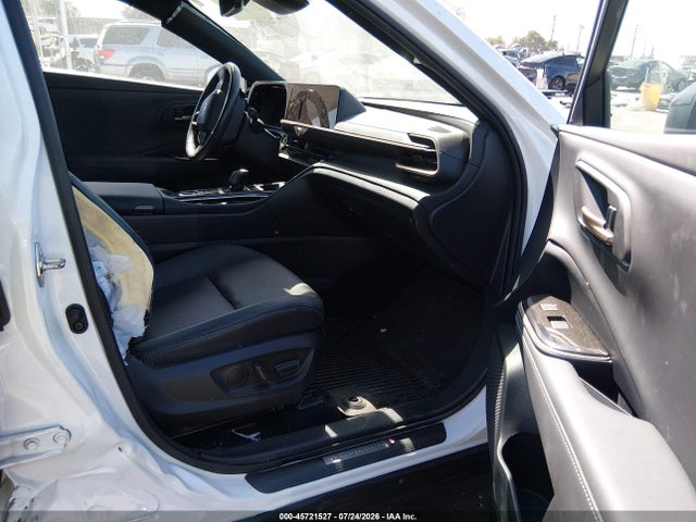 JTDACAAJ8S3016330 Toyota Crown Signia Xle
