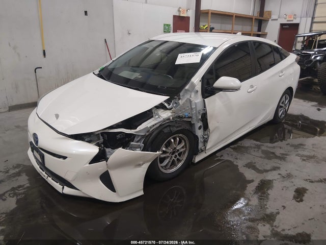 Toyota Prius Two 2018 JTDKBRFU1J3078014 Image 2