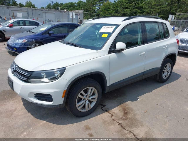 2016 Volkswagen Tiguan S მანქანა იყიდება აუქციონზე, vin: WVGBV7AX2GW558062, აუქციონის ნომერი: 45721597