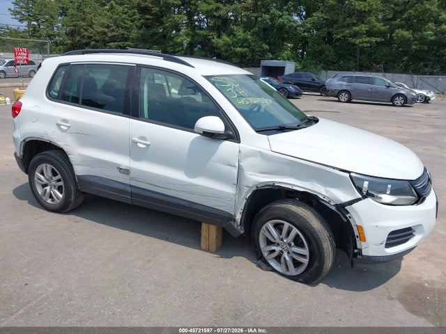 2016 Volkswagen Tiguan S მანქანა იყიდება აუქციონზე, vin: WVGBV7AX2GW558062, აუქციონის ნომერი: 45721597