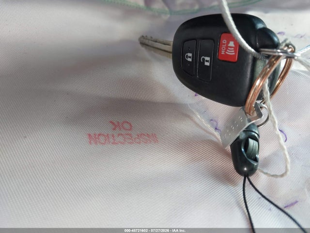 Toyota RAV4 LE 2016 JTMZFREV3GJ091431 Image 11