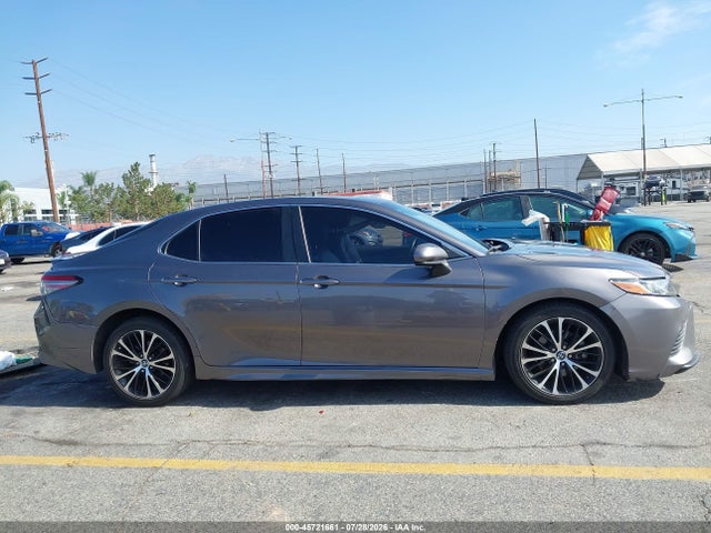 45721661 :رقم المزاد ، 4T1B11HK5JU540340 vin ، 2018 Toyota Camry L/le/xle/se/xse مزاد بيع