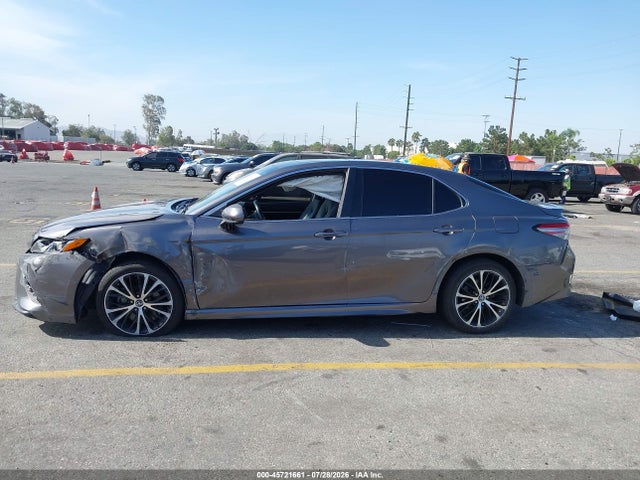 45721661 :رقم المزاد ، 4T1B11HK5JU540340 vin ، 2018 Toyota Camry L/le/xle/se/xse مزاد بيع