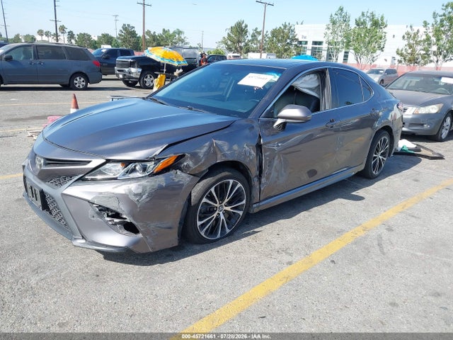 45721661 :رقم المزاد ، 4T1B11HK5JU540340 vin ، 2018 Toyota Camry L/le/xle/se/xse مزاد بيع