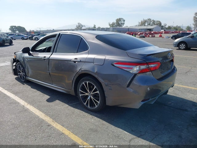 45721661 :رقم المزاد ، 4T1B11HK5JU540340 vin ، 2018 Toyota Camry L/le/xle/se/xse مزاد بيع