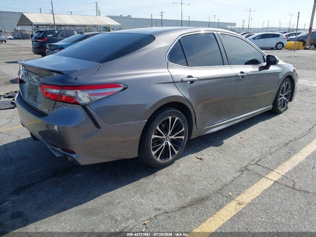 45721661 :رقم المزاد ، 4T1B11HK5JU540340 vin ، 2018 Toyota Camry L/le/xle/se/xse مزاد بيع