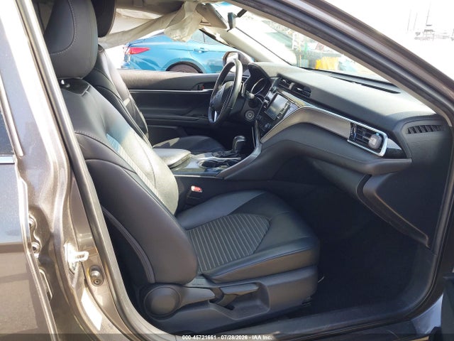 45721661 :رقم المزاد ، 4T1B11HK5JU540340 vin ، 2018 Toyota Camry L/le/xle/se/xse مزاد بيع