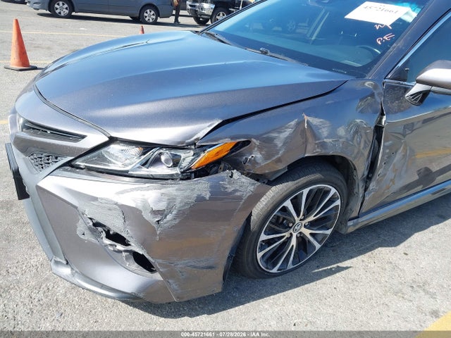 45721661 :رقم المزاد ، 4T1B11HK5JU540340 vin ، 2018 Toyota Camry L/le/xle/se/xse مزاد بيع