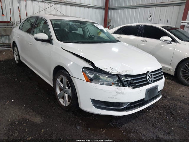 2013 Volkswagen Passat 2.5l Se მანქანა იყიდება აუქციონზე, vin: 1VWBP7A32DC004025, აუქციონის ნომერი: 45721683