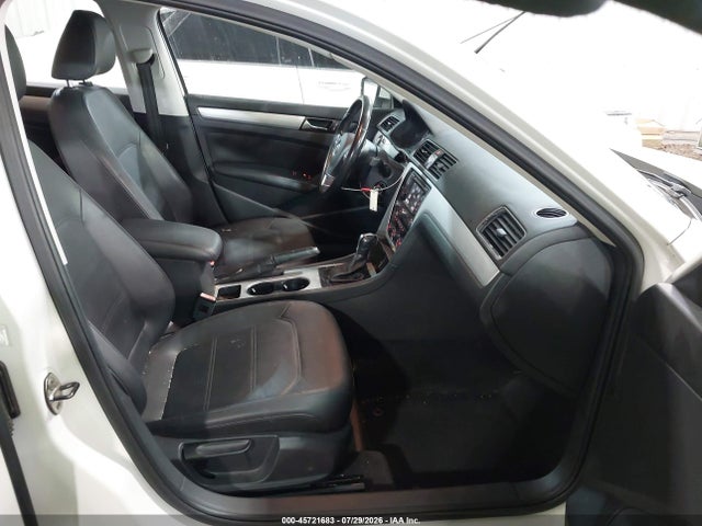 2013 Volkswagen Passat 2.5l Se მანქანა იყიდება აუქციონზე, vin: 1VWBP7A32DC004025, აუქციონის ნომერი: 45721683