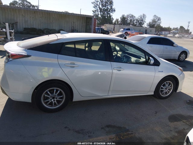 Toyota Prius Two 2017 JTDKBRFU4H3051920 Image 13