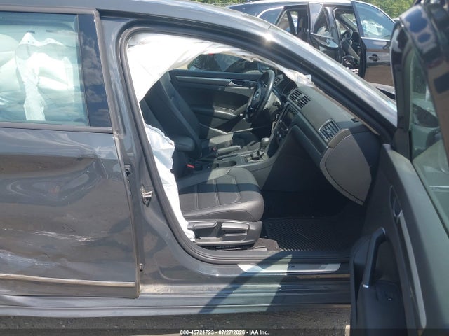 Продажа на аукционе авто 2018 Volkswagen Passat 2.0t R-line/2.0t S, vin: 1VWAA7A3XJC015721, номер лота: 45721723