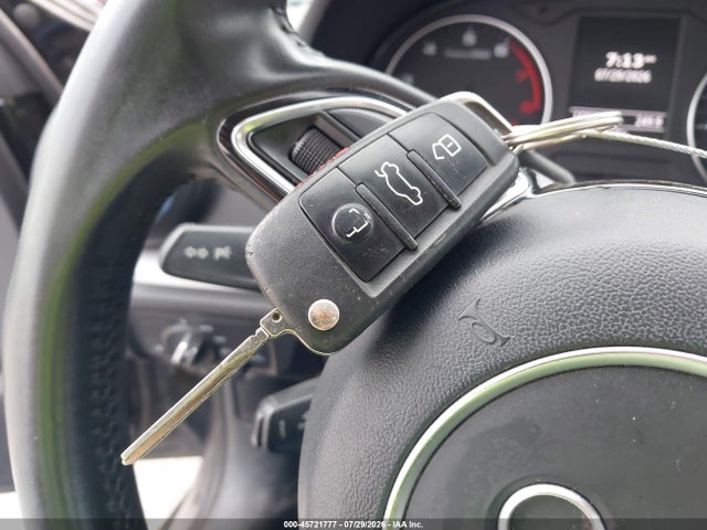 45721777 :رقم المزاد ، WAUBFGFF8F1110323 vin ، 2015 Audi A3 2.0t Premium مزاد بيع