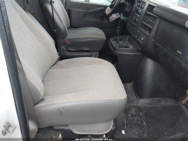 GMC Savana 2500 Work Van 2017 1GTW7AFF4H1120316 Image 5