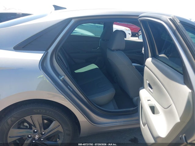 KMHLM4AG8MU093090 Hyundai ELANTRA SEL