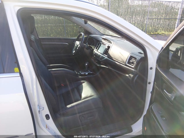 Toyota Highlander Limited Platinum 2018 5TDDZRFH3JS880375 Image 5