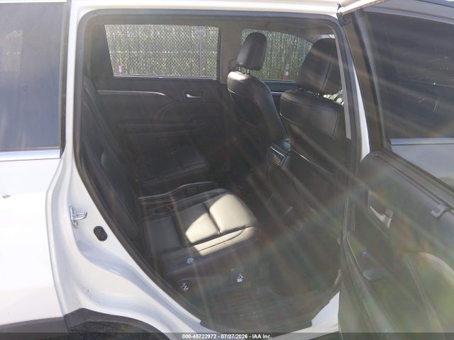 Toyota Highlander Limited Platinum 2018 5TDDZRFH3JS880375 Image 8