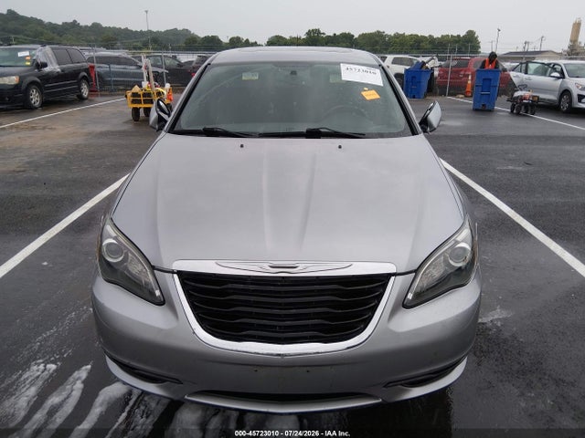 45723010 :رقم المزاد ، 1C3CCBBG6DN728154 vin ، 2013 Chrysler 200 Touring مزاد بيع