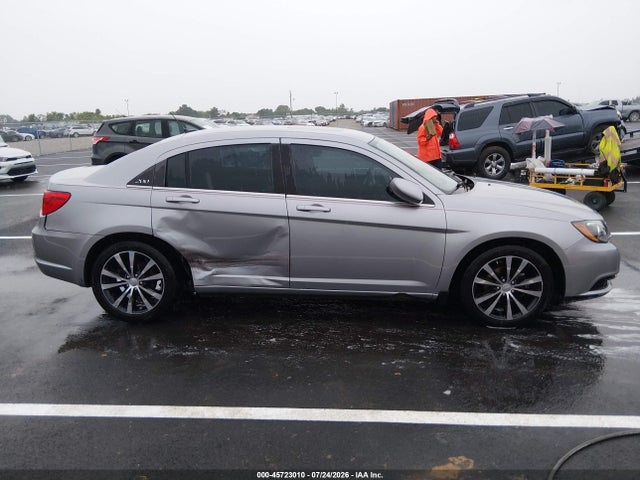 45723010 :رقم المزاد ، 1C3CCBBG6DN728154 vin ، 2013 Chrysler 200 Touring مزاد بيع