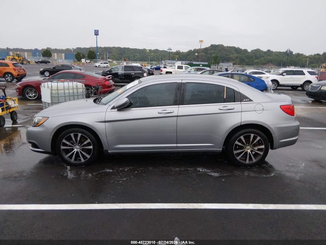 45723010 :رقم المزاد ، 1C3CCBBG6DN728154 vin ، 2013 Chrysler 200 Touring مزاد بيع