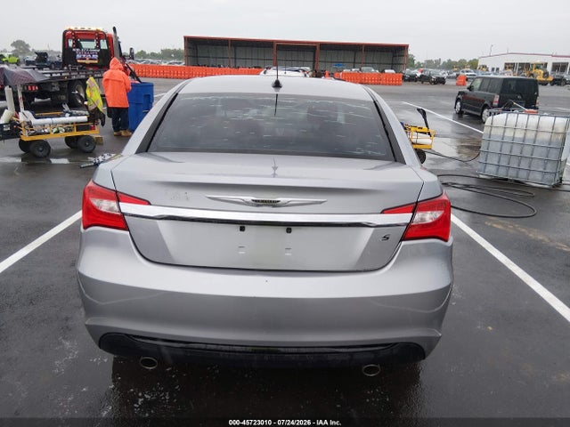 45723010 :رقم المزاد ، 1C3CCBBG6DN728154 vin ، 2013 Chrysler 200 Touring مزاد بيع