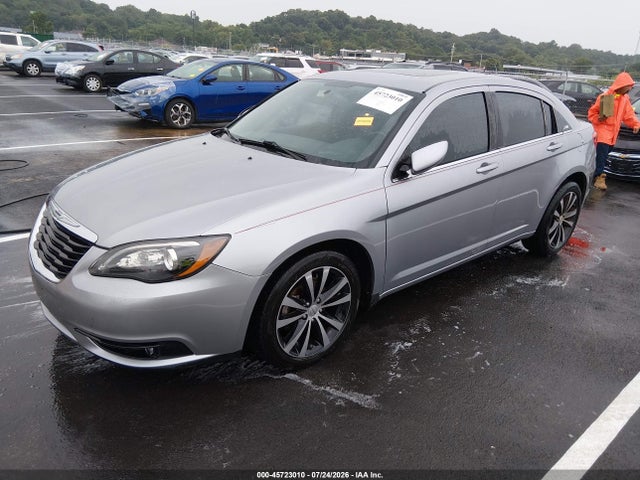 45723010 :رقم المزاد ، 1C3CCBBG6DN728154 vin ، 2013 Chrysler 200 Touring مزاد بيع