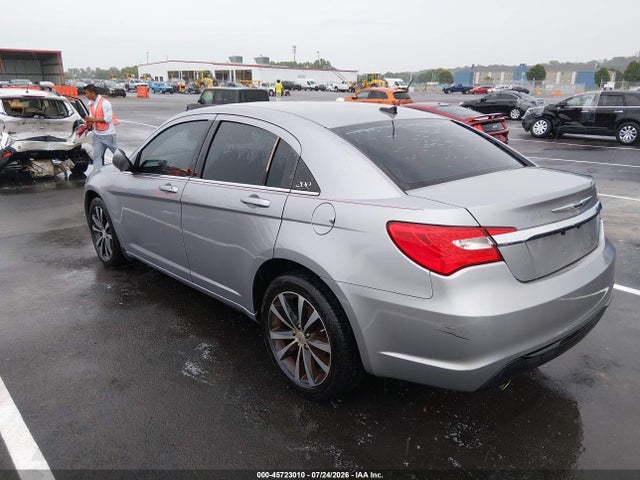 45723010 :رقم المزاد ، 1C3CCBBG6DN728154 vin ، 2013 Chrysler 200 Touring مزاد بيع