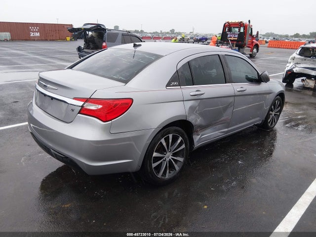 45723010 :رقم المزاد ، 1C3CCBBG6DN728154 vin ، 2013 Chrysler 200 Touring مزاد بيع