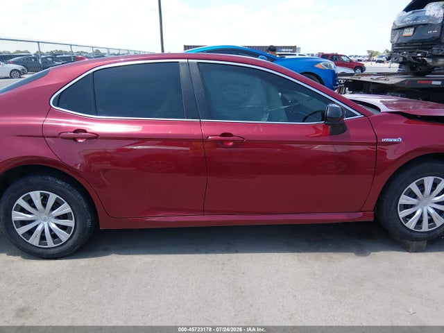 2021 Toyota Camry Le Hybrid მანქანა იყიდება აუქციონზე, vin: 4T1C31AK1MU548240, აუქციონის ნომერი: 45723178