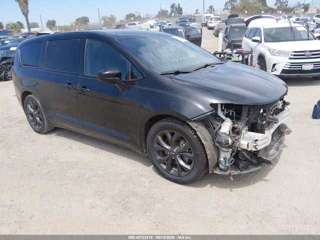 Auction sale of the 2020 Chrysler Pacifica Touring, vin: 2C4RC1FG2LR264095, lot number: 45723215