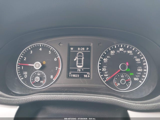 2013 Volkswagen Passat 2.5l Se მანქანა იყიდება აუქციონზე, vin: 1VWBP7A37DC131272, აუქციონის ნომერი: 45723342