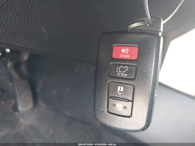 JTMRJREV2HD136275 Toyota Rav4 Hybrid Xle