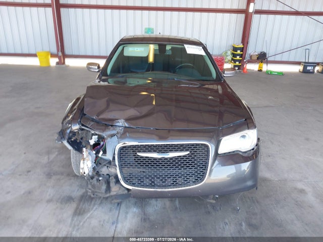 Chrysler 300C 2017 2C3CCAETXHH521882 Image 13