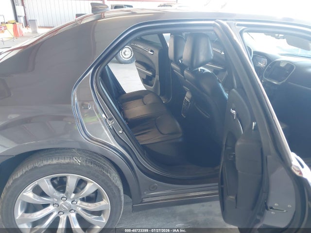 Chrysler 300C 2017 2C3CCAETXHH521882 Image 8