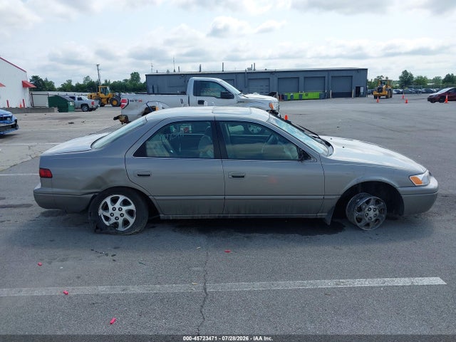 45723471 :رقم المزاد ، 4T1BF28K2XU076410 vin ، 1999 Toyota Camry Xle V6 مزاد بيع