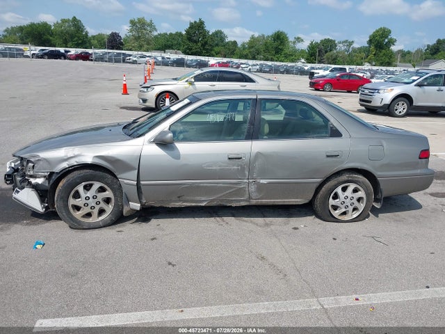 45723471 :رقم المزاد ، 4T1BF28K2XU076410 vin ، 1999 Toyota Camry Xle V6 مزاد بيع