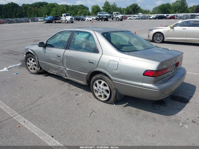 45723471 :رقم المزاد ، 4T1BF28K2XU076410 vin ، 1999 Toyota Camry Xle V6 مزاد بيع