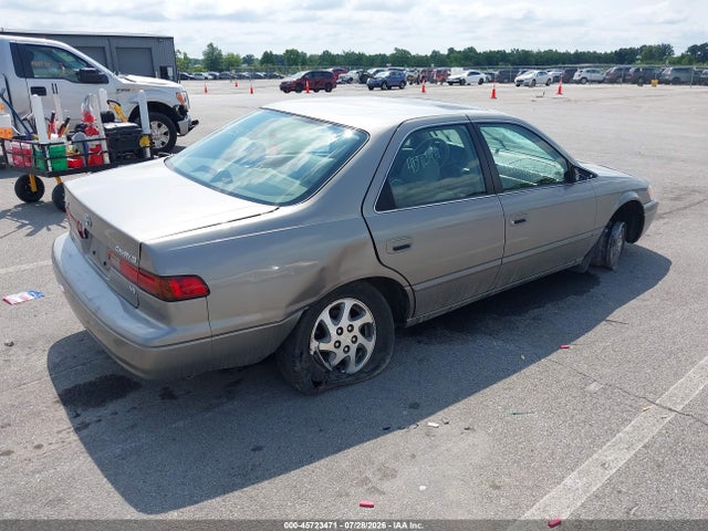 45723471 :رقم المزاد ، 4T1BF28K2XU076410 vin ، 1999 Toyota Camry Xle V6 مزاد بيع