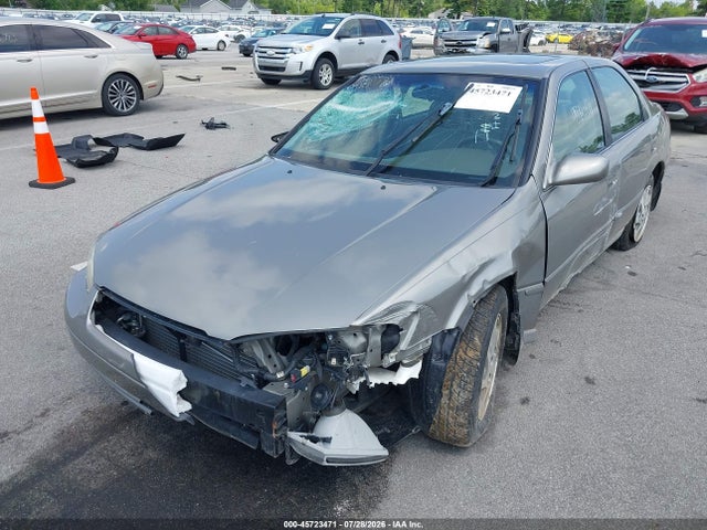 45723471 :رقم المزاد ، 4T1BF28K2XU076410 vin ، 1999 Toyota Camry Xle V6 مزاد بيع
