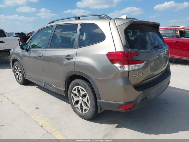 Продаж на аукціоні авто 2021 Subaru Forester Premium, vin: JF2SKAJC2MH526267, номер лоту: 45723609