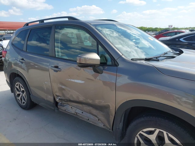 Продаж на аукціоні авто 2021 Subaru Forester Premium, vin: JF2SKAJC2MH526267, номер лоту: 45723609
