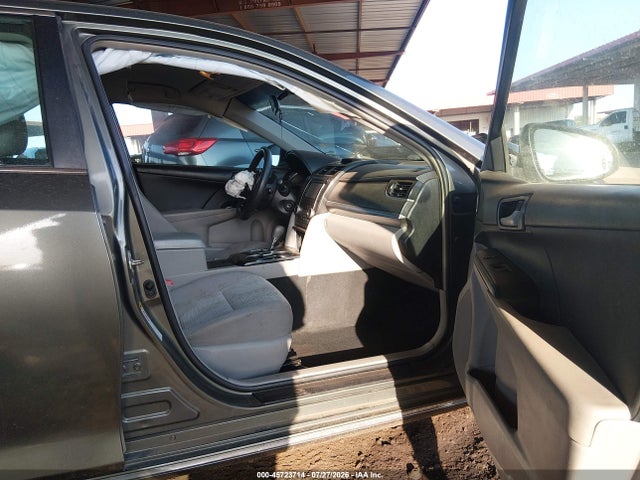 45723714 :رقم المزاد ، 4T4BF1FK2ER337082 vin ، 2014 Toyota Camry Le مزاد بيع