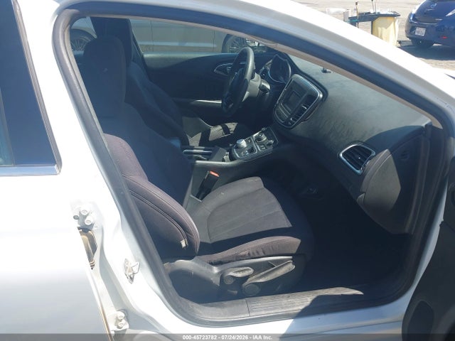 Chrysler 200 Limited 2015 1C3CCCABXFN574885 Image 5