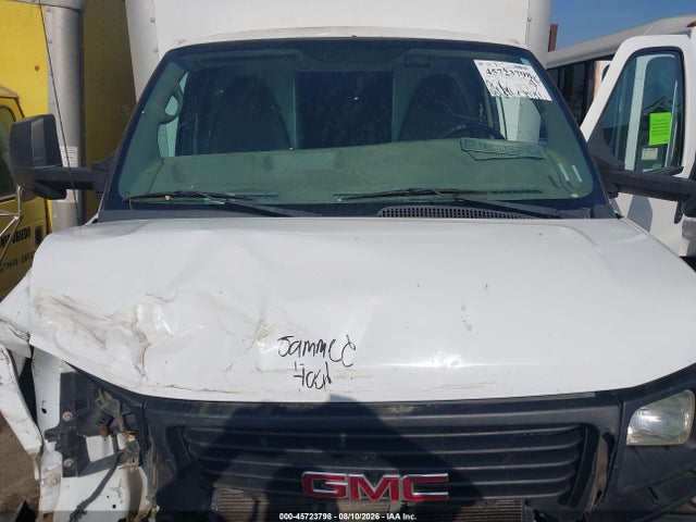 GMC Savana Cutaway 4500 2014 1GD676CG3E1102150 Image 9