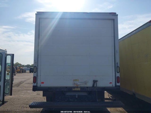 GMC Savana Cutaway 4500 2014 1GD676CG3E1102150 Image 17